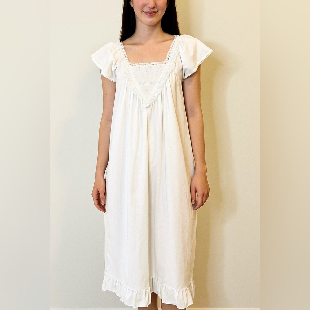 Vintage White Lace Trim Nightgown